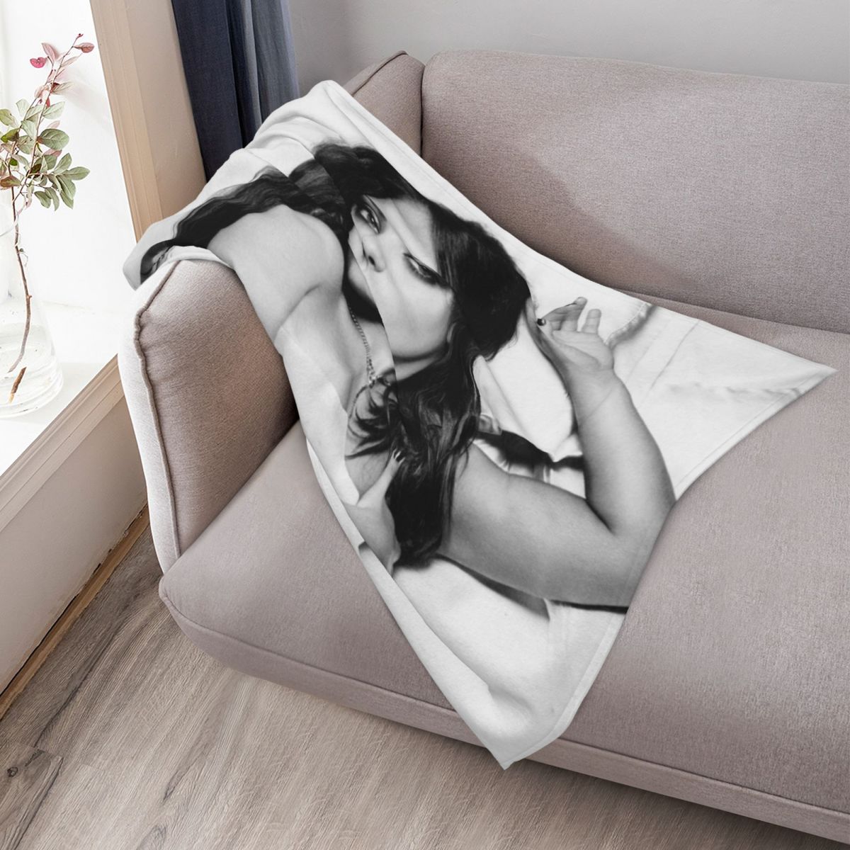 hot mila Throw Blanket cosplay - Anime Cosplay Idea 评论和价格
